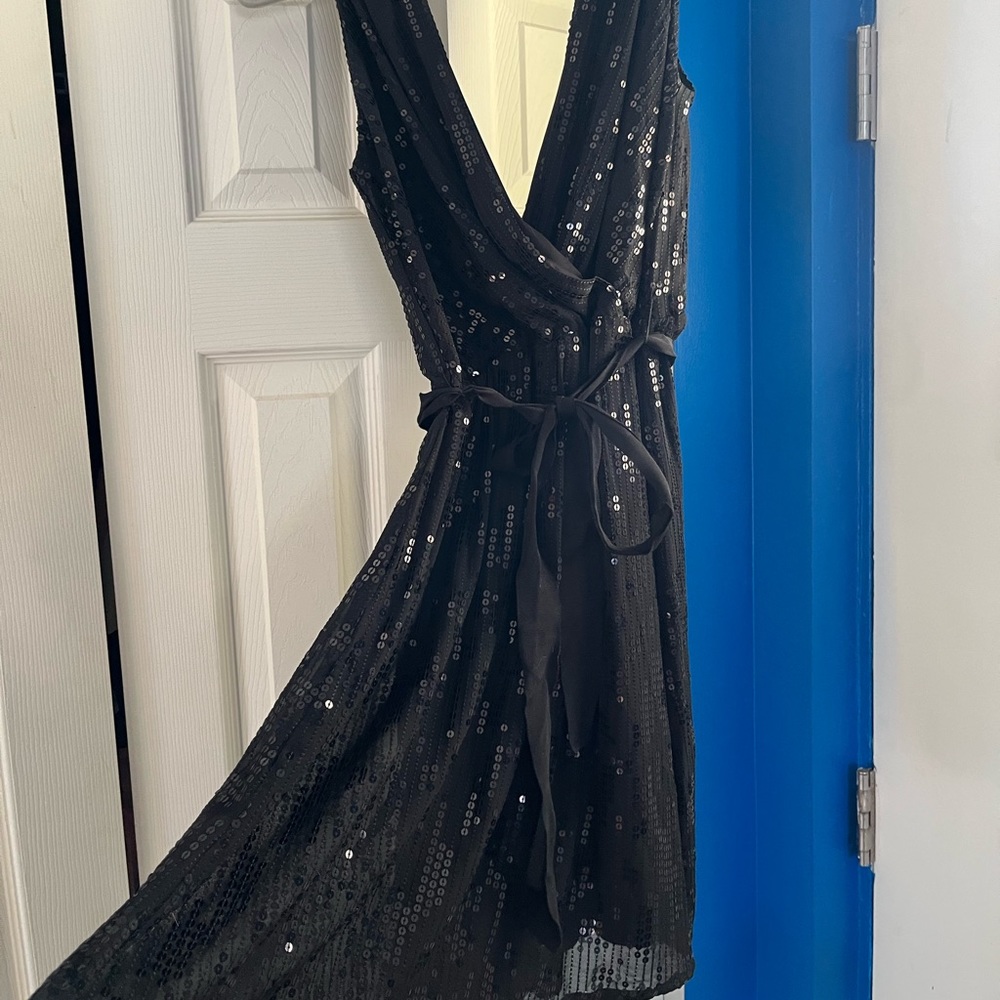 EXPRESS BLACK SEQUIN SLEEVELESS MINI DRESS WITH TIE WAIST, DEEP V, LARGE
